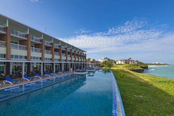 Vue officielle du complexe Playa Vista Azul Varadero sur le promontoire entre deux plages